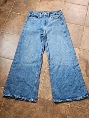 Old Navy Wide-Leg Jeans in Light Blue Wash